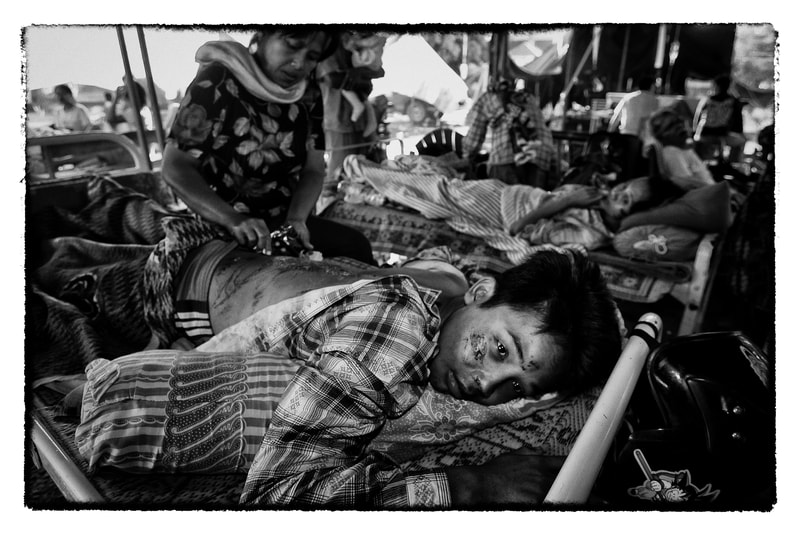 Indonesian earthquake victims at hospital